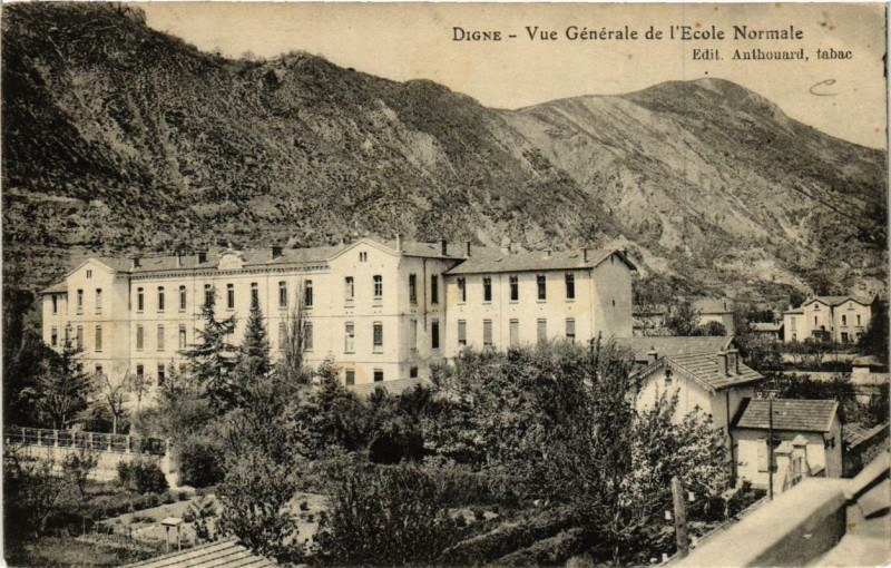Carte postale ancienne Digne Vue générale de l'Ecole Normale