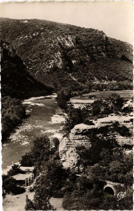 Carte postale ancienne Greoux-les-Bains Le Verdon et la guinguette à Gréoux-les-Bains