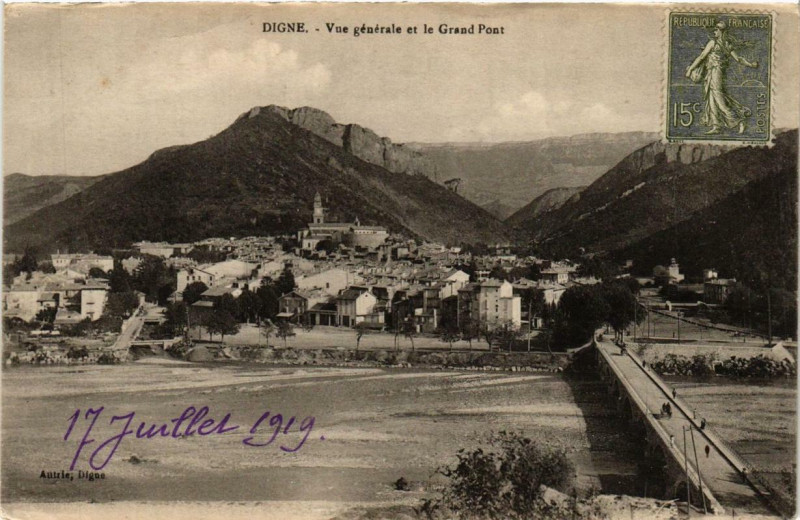 Carte postale ancienne Digne Vue générale et le Grand Pont