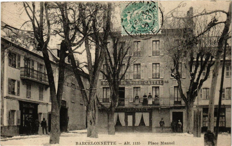 Carte postale ancienne Barcelonnette Place Manuel à Barcelonnette