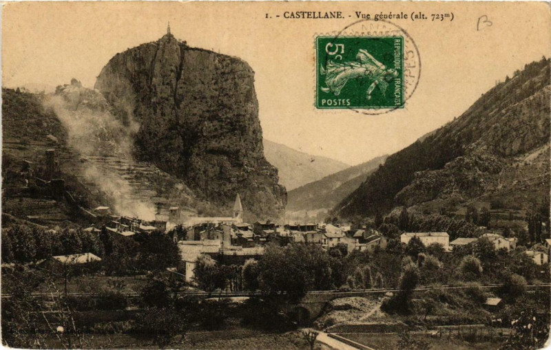 Carte postale ancienne Castellane Vue générale à Castellane