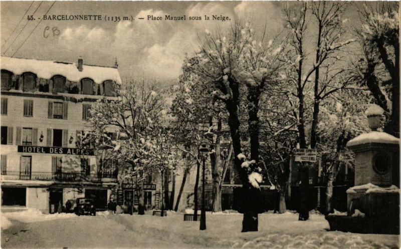 Carte postale ancienne Barcelonnette Place Manuel sous la Neige à Barcelonnette