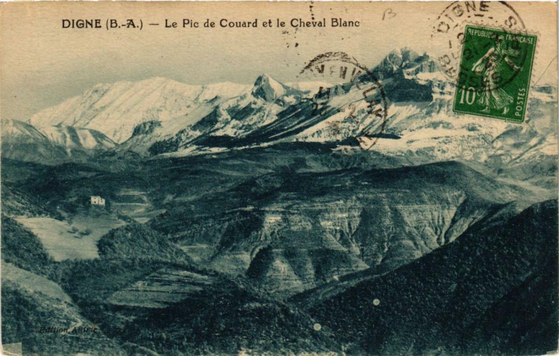 Carte postale ancienne Digne Le Pic de Couard et le Cheval Blanc