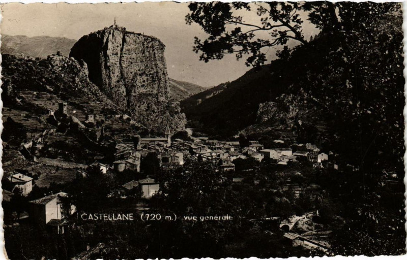 Carte postale ancienne Castellane Vue générale à Castellane