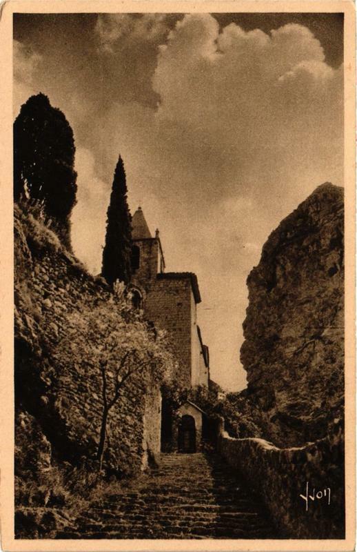 Carte postale ancienne Moustiers-Sainte-Marie Escalier d'acces a la Chapelle à Moustiers-Sainte-Marie