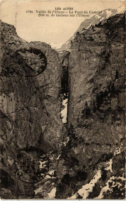 Carte postale ancienne Les Alpes - Vallée de l'Ubaye - Le Pont du Castelet (108 m de haut