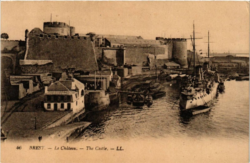 Carte postale ancienne Brest - Le Chateau - The Castle à Brest