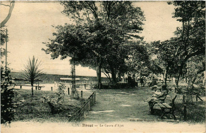 Carte postale ancienne Brest - Le Cours d'Ajot à Brest