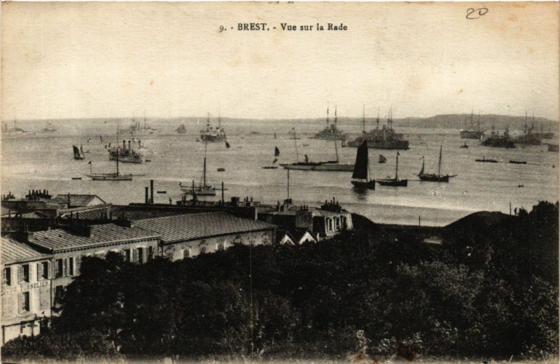 Carte postale ancienne Brest - Vue sur la Rade à Brest