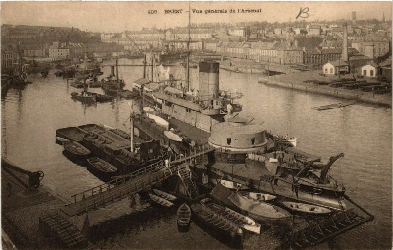 Carte postale ancienne Brest - Vue générale de l'Arsenal à Brest