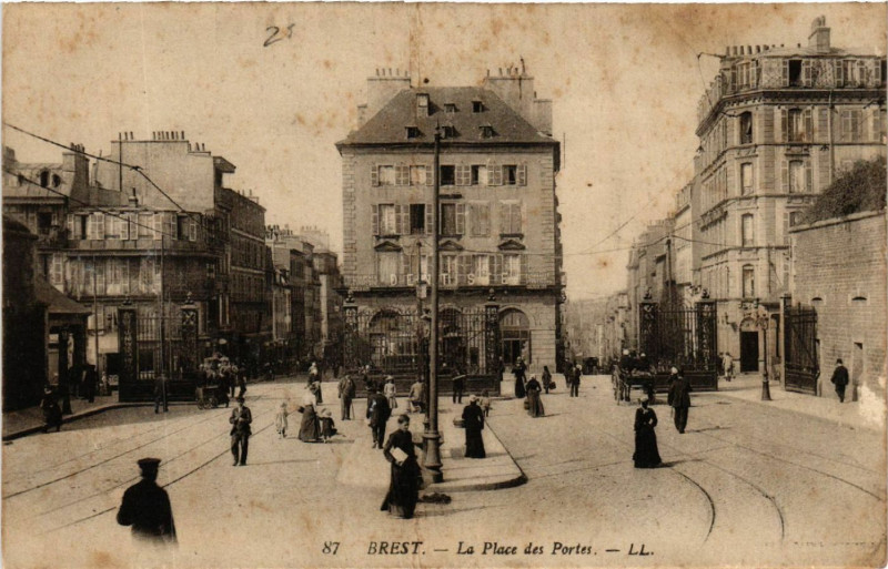 Carte postale ancienne Brest - La Place des Portes à Brest