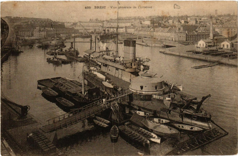 Carte postale ancienne Brest - Vue générale de l'Arsenal à Brest