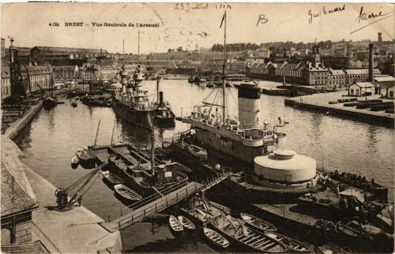 Carte postale ancienne Brest - Vue générale de l'Arsenal à Brest
