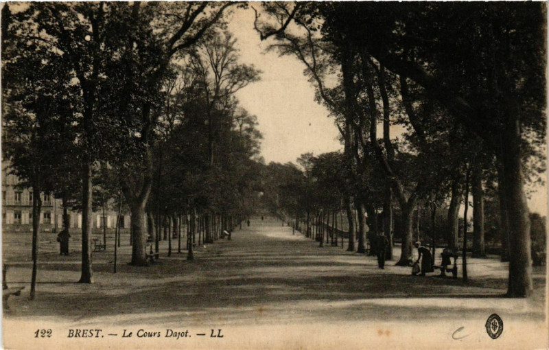 Carte postale ancienne Brest - Le Cours Dajot à Brest