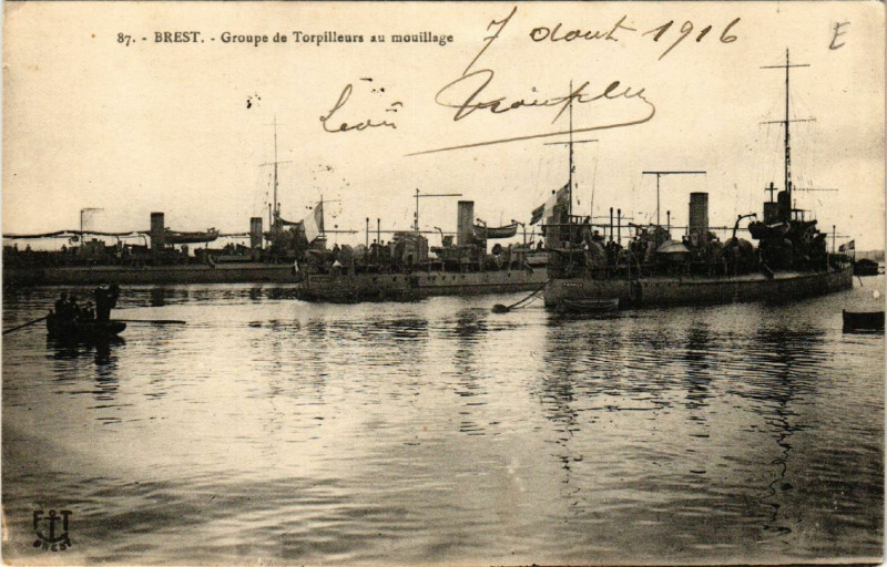 Carte postale ancienne Brest - Groups de Torpilleurs au mouillage à Brest