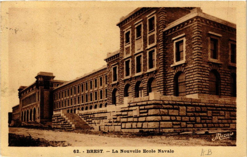 Carte postale ancienne Brest - La Nouvelle Ecole Navale à Brest