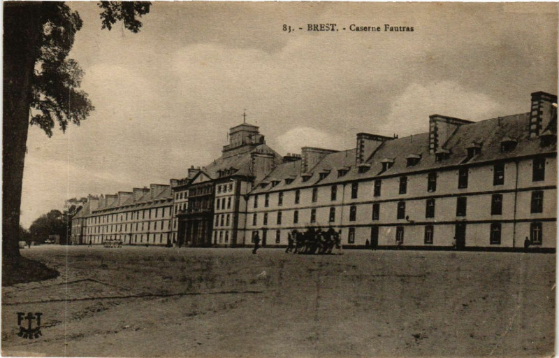 Carte postale ancienne Brest - Caserne Fautras à Brest