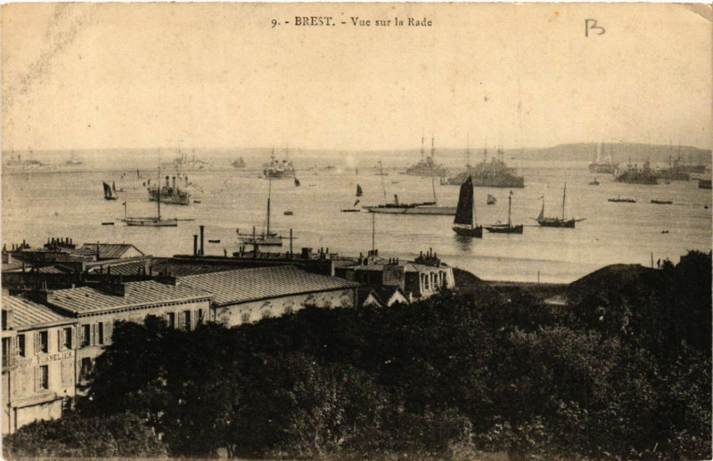 Carte postale ancienne Brest - Vue sur la Rade à Brest
