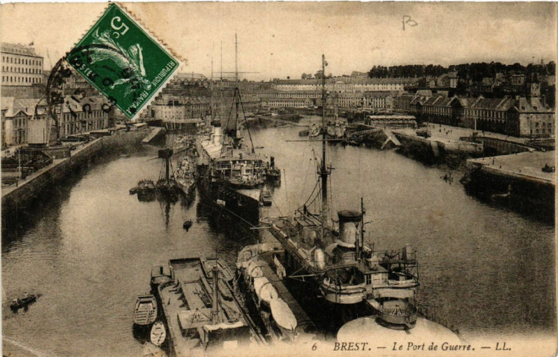 Carte postale ancienne Brest - Le Port de Guerre à Brest