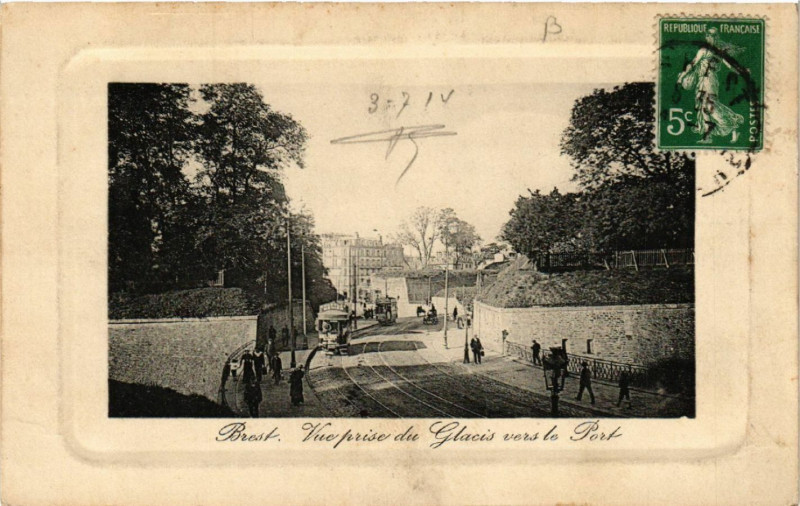 Carte postale ancienne Brest - Vue prise du Glacis vers le Port à Brest