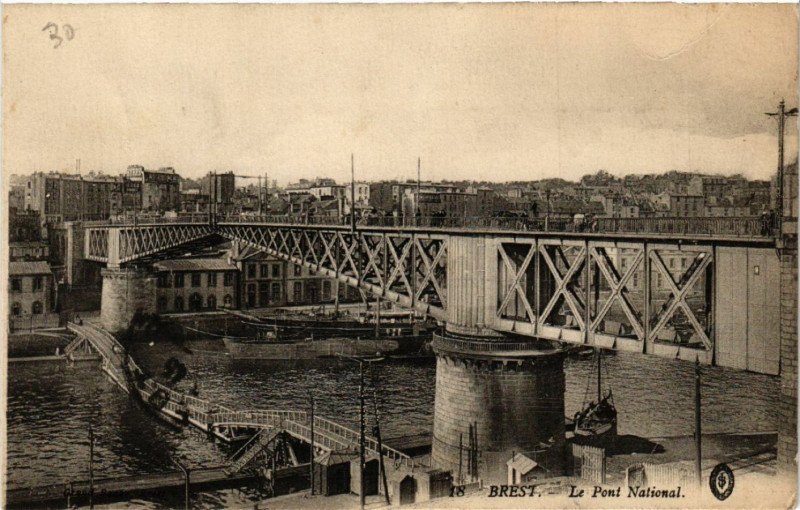 Carte postale ancienne Brest - Le Pont National à Brest