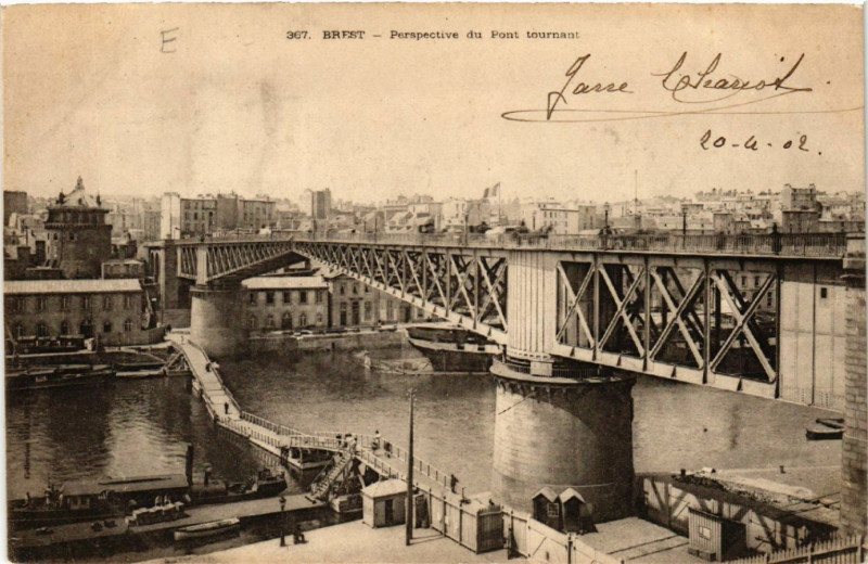 Carte postale ancienne Brest - Perspective du Pont tournant à Brest