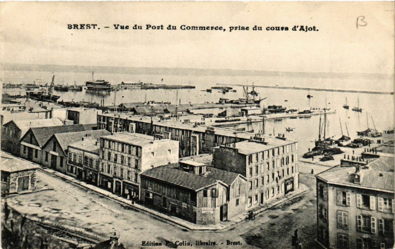 Carte postale ancienne Brest - Vue du Port du Commerce prise du cours d'Ajot à Brest