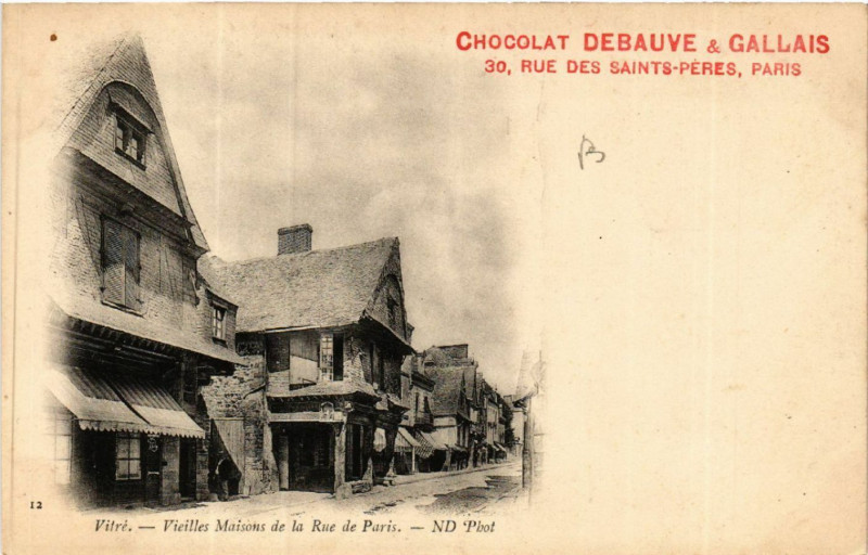 Carte postale ancienne Vitre - Vieilles Maisons de la Rue de Paris à Vitré