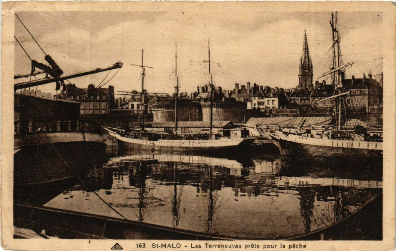 Carte postale ancienne Saint-Malo - Les Terraneuvas prets pour la peche à Saint-Malo