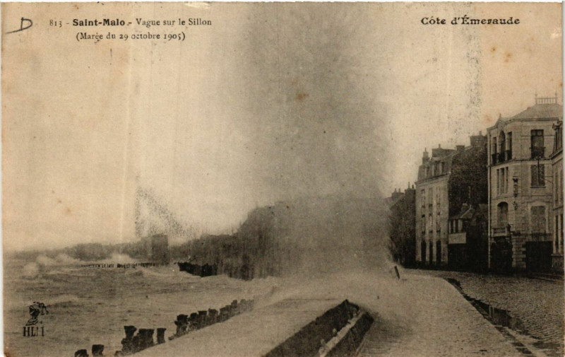 Carte postale ancienne Saint-Malo - Vague sur le Sillon (Marge du 29 octobre 1905) à Saint-Malo