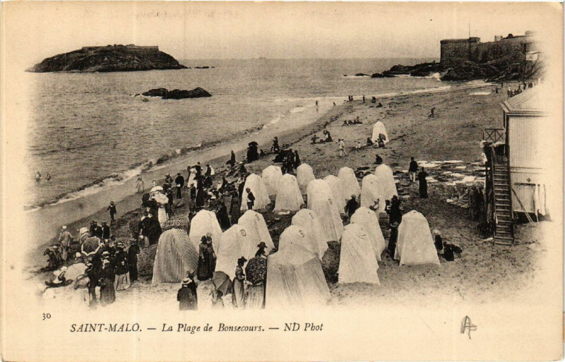 Carte postale ancienne Saint-Malo - La Plage de Bonsecours à Saint-Malo