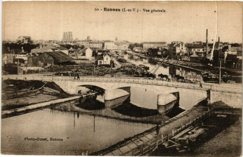 Carte postale ancienne Rennes - Vue générale à Rennes