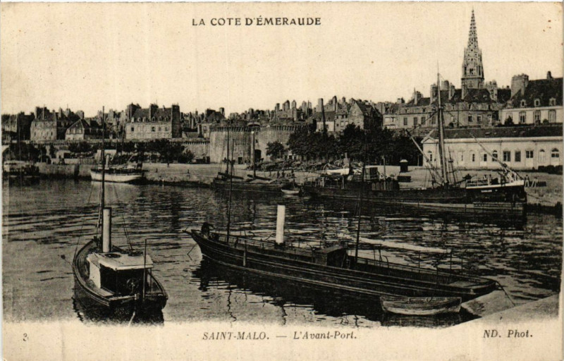 Carte postale ancienne La Cote d'Emeraude - Saint-Malo - L'Avant-Port à Saint-Malo