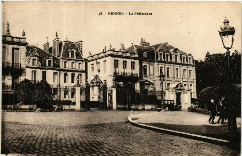 Carte postale ancienne Rennes - Le Prefecture à Rennes