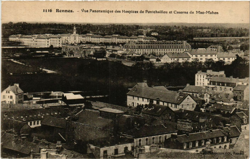 Carte postale ancienne Rennes - Vue Panoramique des Hospices de Pontchaillou et Caserne à Rennes
