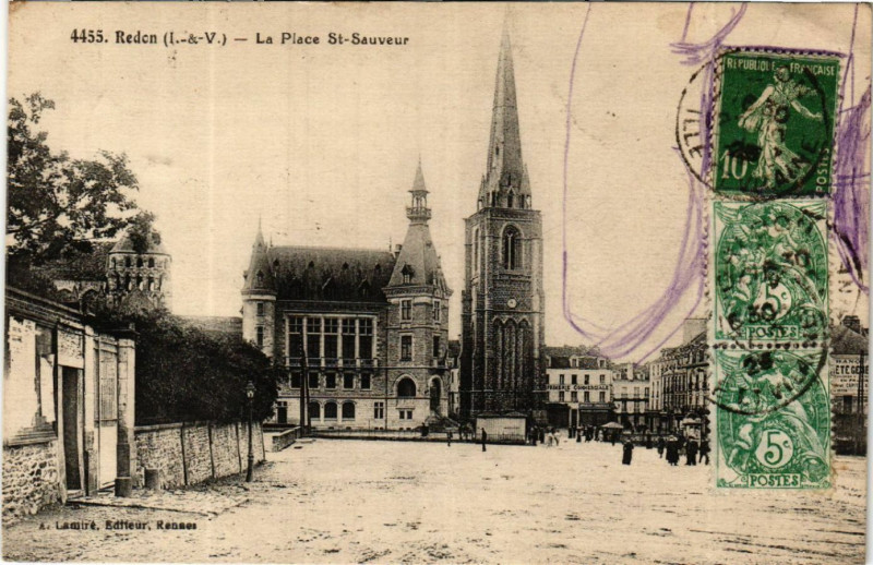 Carte postale ancienne Redon - La Place Saint-Sauveur à Redon