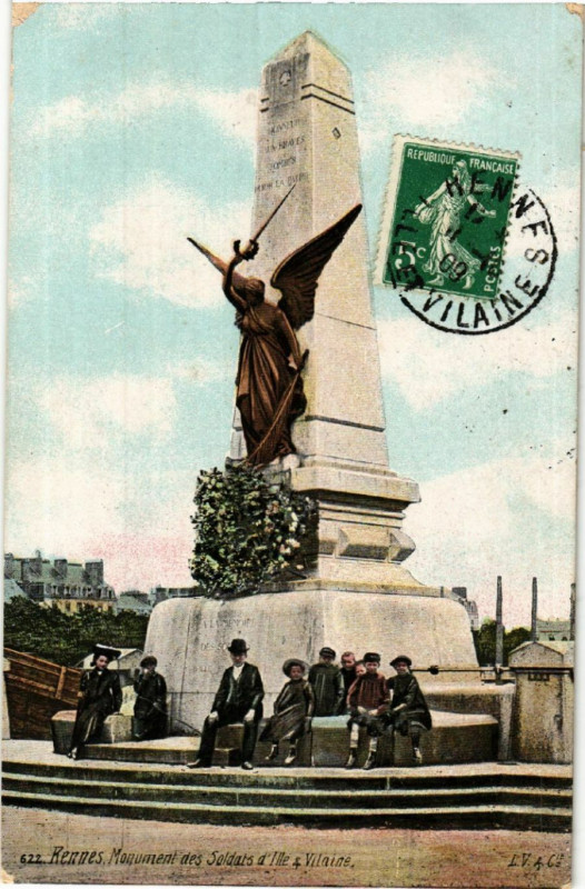 Carte postale ancienne Rennes - Monument des Soldats d'Ille & Vilaine à Rennes