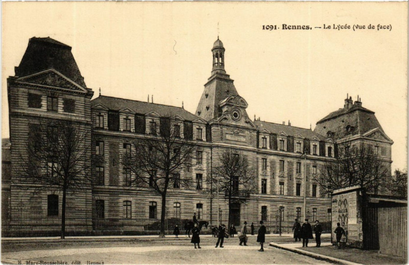 Carte postale ancienne Rennes - Le Lycée (Vue de face à Rennes