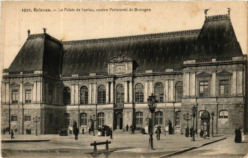 Carte postale ancienne Rennes - Le Palais de Justice ancien Parlement de Bretagne à Rennes