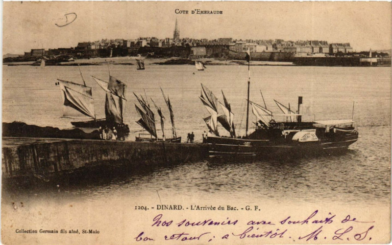 Carte postale ancienne Dinard - L'Arrivée du Bac à Dinard