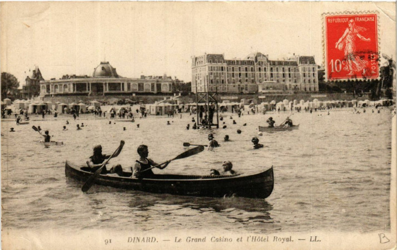 Carte postale ancienne Dinard - Le Grand Casino et l'Hotel Royal à Dinard