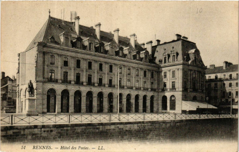 Carte postale ancienne Rennes - Hotel des Postes à Rennes