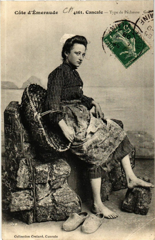 Carte postale ancienne Cancale - Type de Pecheuse à Cancale