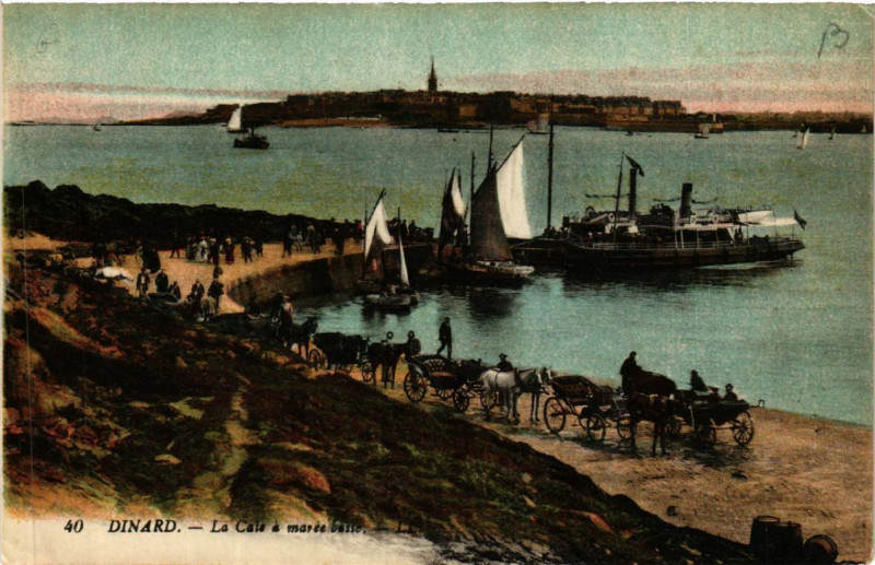 Carte postale ancienne Dinard - La Cale a marée basse à Dinard