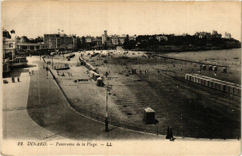 Carte postale ancienne Dinard - Panorama de la Plage à Dinard