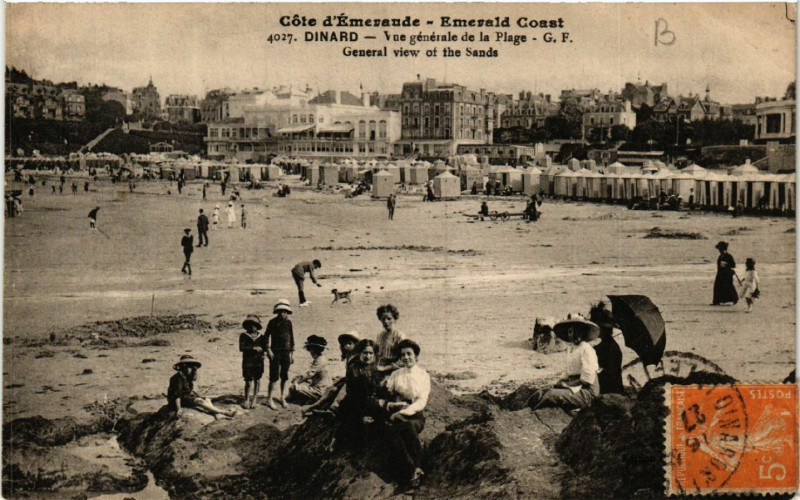 Carte postale ancienne Emerald Coast - Dinard - Vue générale de la Plage à Dinard
