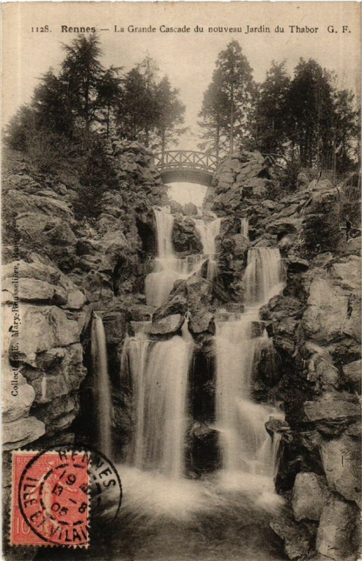 Carte postale ancienne Rennes - La Grande Cascade du nouveau Jardin du Thabor à Rennes