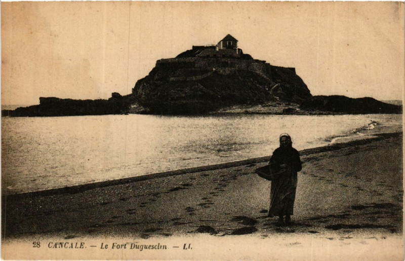 Carte postale ancienne Cancale - Le Fort Duguesclin à Cancale