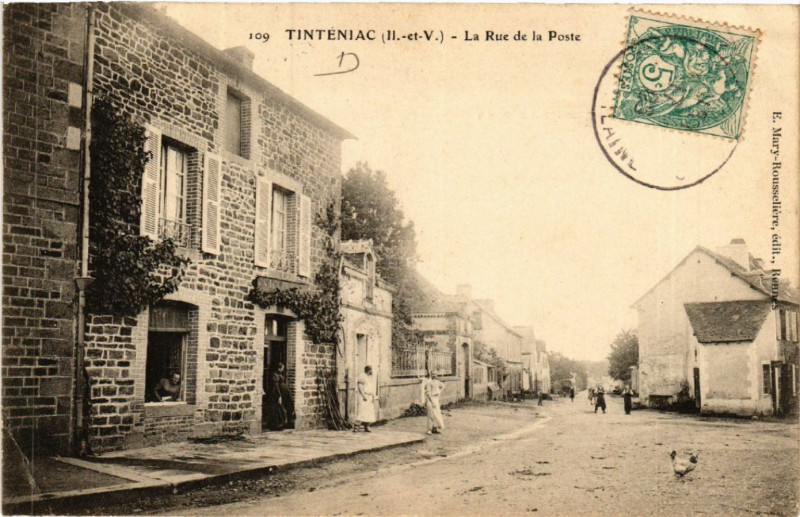 Carte postale ancienne Tinteniac - La Rue de la Poste à Tinténiac