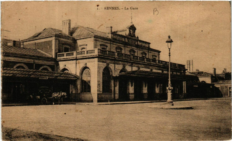Carte postale ancienne Rennes - La Gare à Rennes